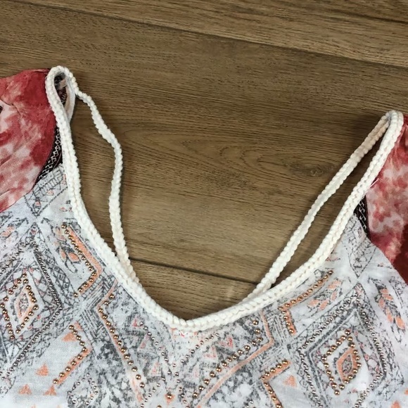 Women's White and Red Patterned Top - Picture 5 of 7